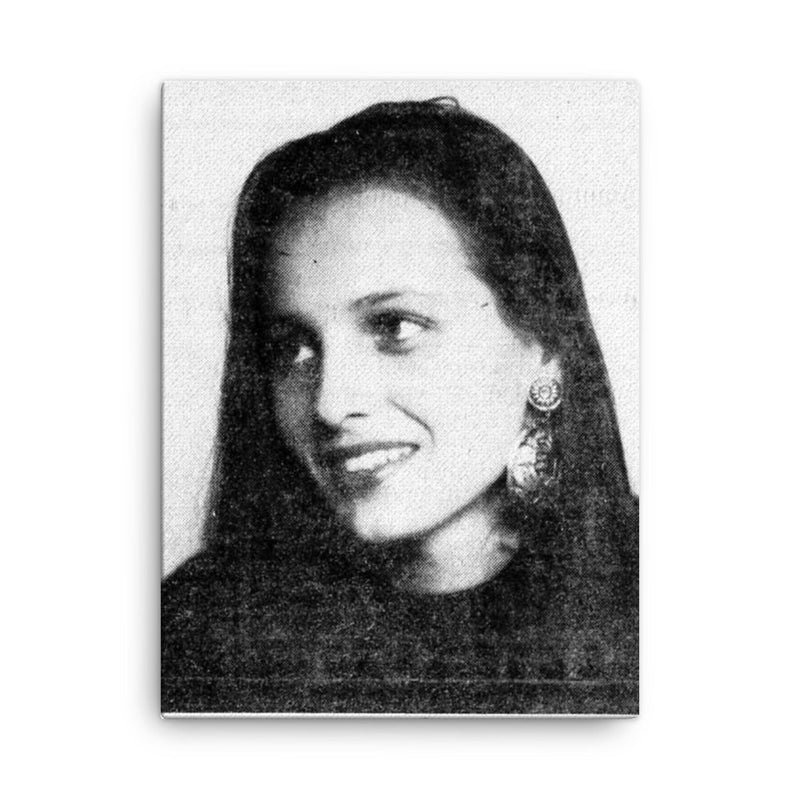 Agnieszka Kotlarska canvas print on a plain backdrop in size 18