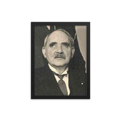 Andrass Samuelsen framed print on a plain backdrop in size 12"x16".