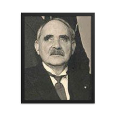 Andrass Samuelsen framed print on a plain backdrop in size 16"x20".