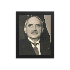 Andrass Samuelsen framed print on a plain backdrop in size 8"x10".