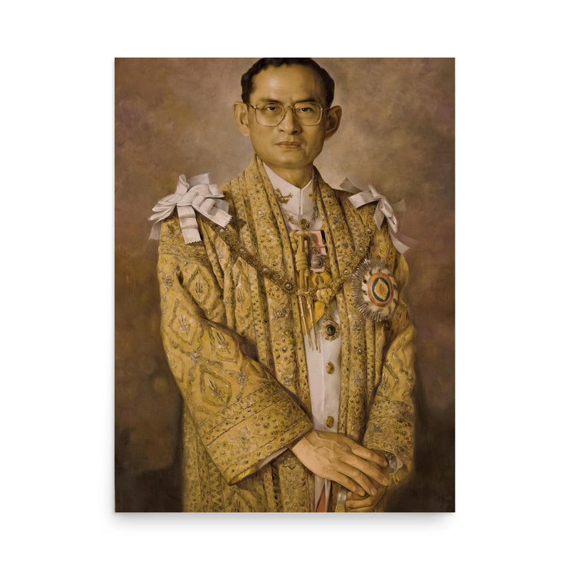 Bhumibol Adulyadej poster on a plain backdrop in size 18