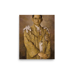 Bhumibol Adulyadej poster on a plain backdrop in size 8"x10".