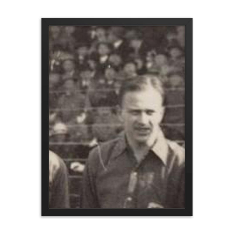 Dick Sigmond framed print on a plain backdrop in size 18