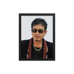 Eddy Silitonga framed print on a plain backdrop in size 12"x16".
