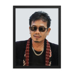 Eddy Silitonga framed print on a plain backdrop in size 18"x24".