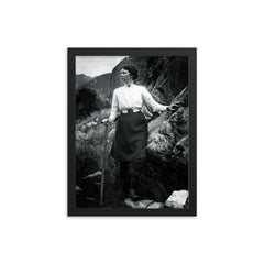 Freda Du Faur framed print on a plain backdrop in size 12"x16".