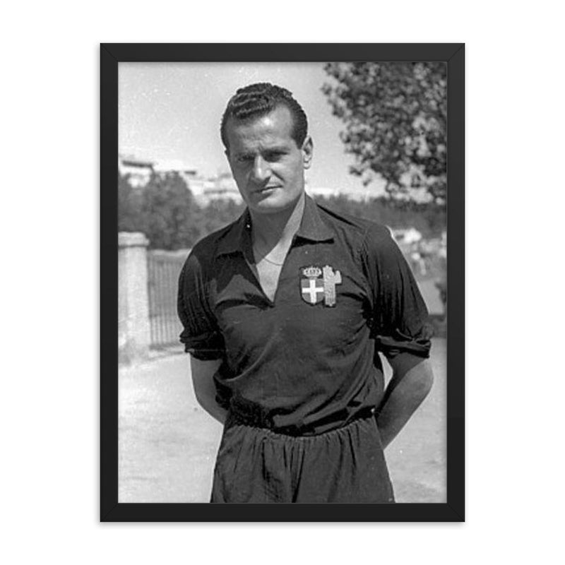 Guido Masetti framed print on a plain backdrop in size 18