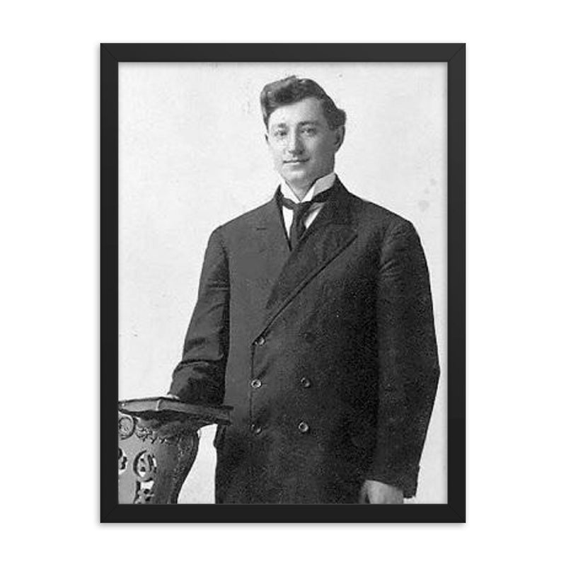 Gunnar Vingren framed print on a plain backdrop in size 18