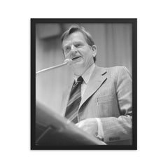 Olof Palme framed print on a plain backdrop in size 16"x20".