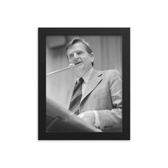 Olof Palme framed print on a plain backdrop in size 8"x10".