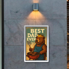 Quote 'best dad ever' Bear wearing a golden crown while grilling burgers Funny father's day Poster poster 2