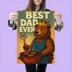 Quote 'best dad ever' Bear wearing a golden crown while grilling burgers Funny father's day Poster poster 3