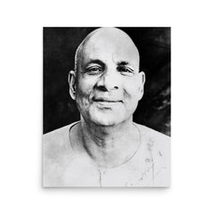 Sivananda Saraswati poster on a plain backdrop in size 16"x20".