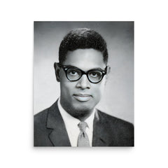 Thomas Sowell poster on a plain backdrop in size 16"x20".